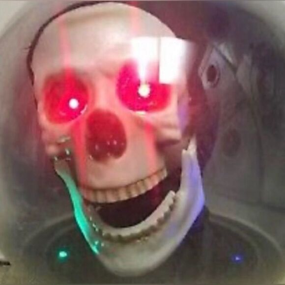 HALLOWEEN SPIRIT BALL-TALKING SKULL/GRIM
REAPER/SKELETON ANIMATED VINTAGE - Picture 3 of 13